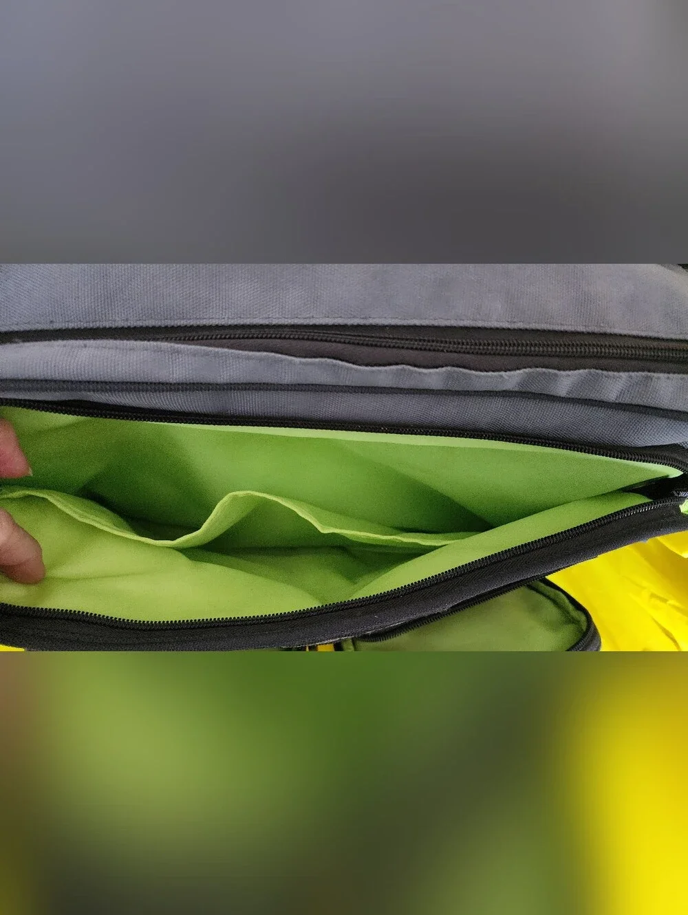 Eddie Bauer Duffle Bag Carrying Strap Insulated Bottle Holder Many Compartments.